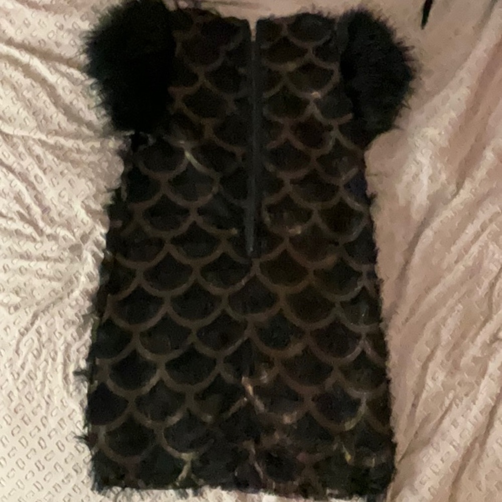 Luxurious dress - Picture 2 of 2